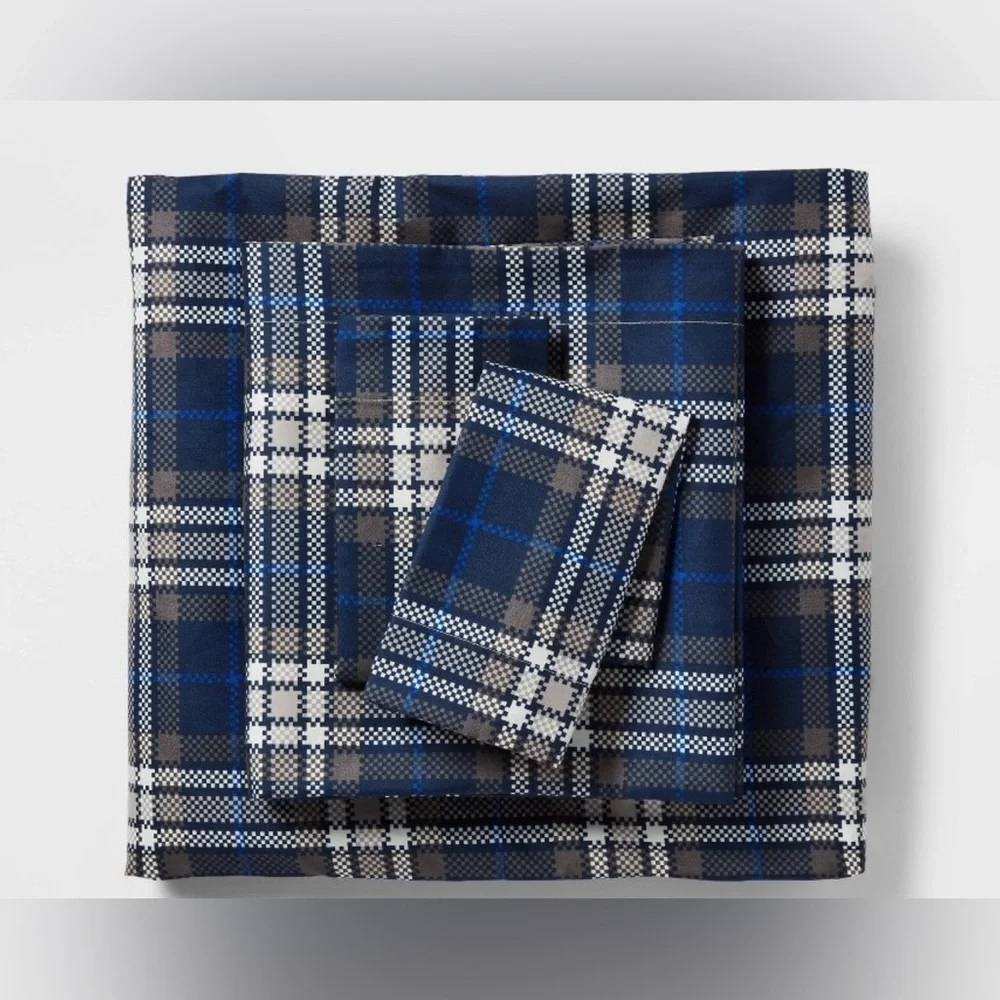 Room Essentials Navy and Gray Plaid Microfiber Sheet Set
Size Twin
New - Picture 4 of 9